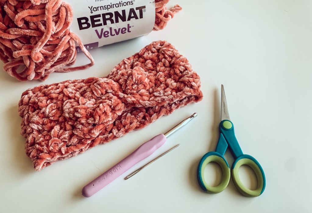 30 minute crochet project - the Delilah Velvet Ear Warmer Free